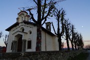 100 Alla Madonna di Prada sorge la luna in cielo